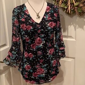 Black floral lace top, lined, great sleeves